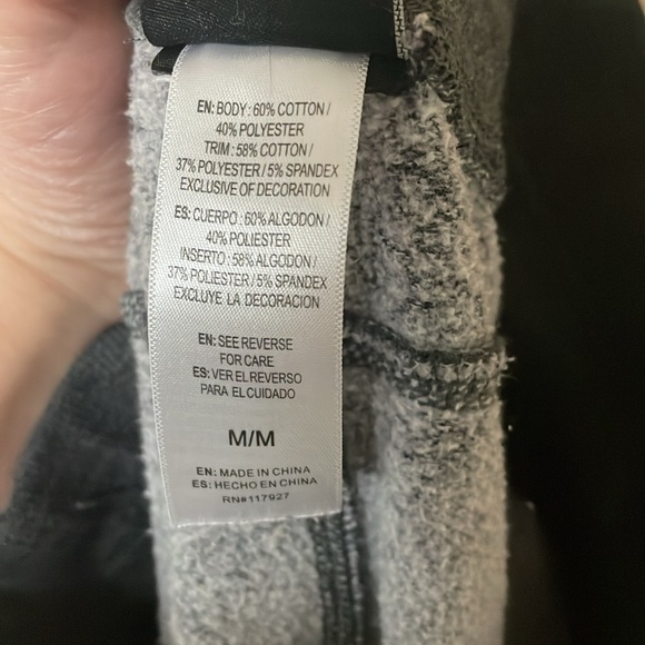 Reebok size medium gray sweatpants with pockets - Picture 6 of 7